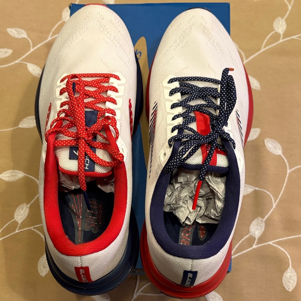 NEW Brooks Launch 7, Men's shoes in White with Red & Navy